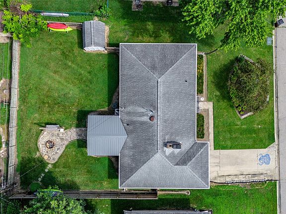 5th image of 423 Genetta Dr