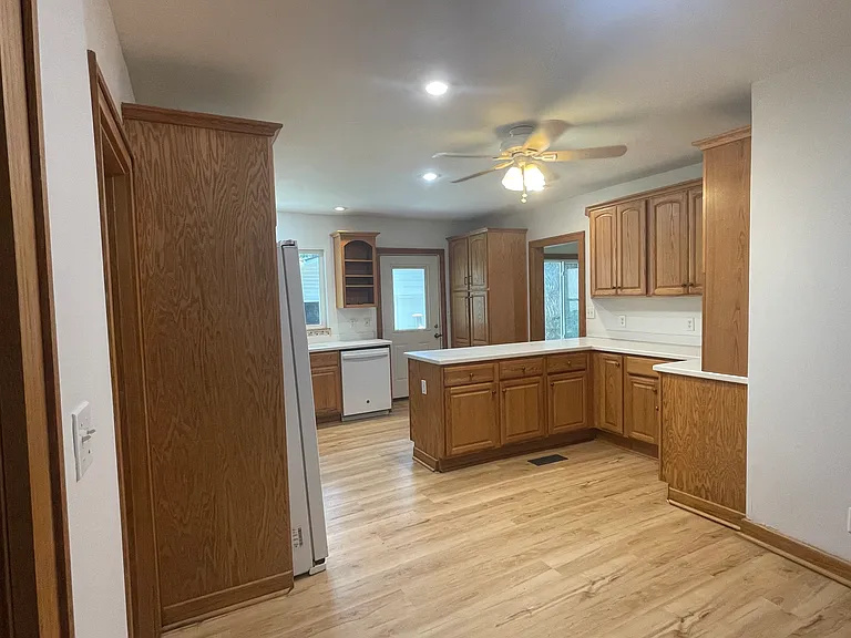 1042 N Amidon Ave — Photo 11