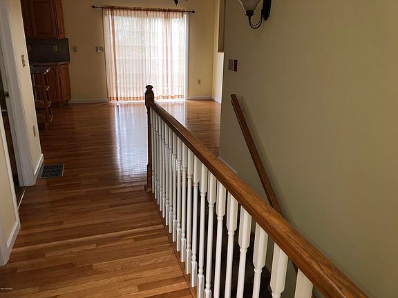 2nd image of 2736 Claire Ave