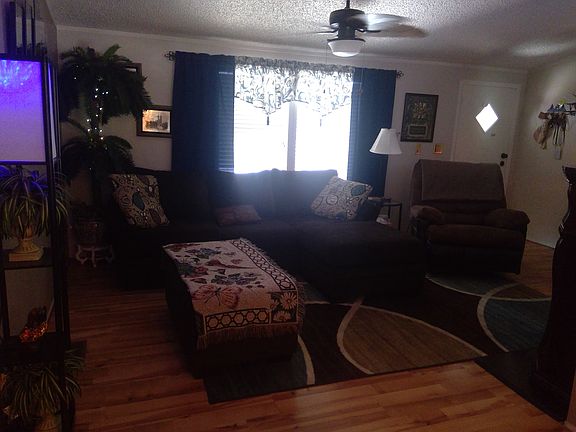 4th image of 9751 Oaks St