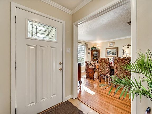 3rd image of 2943 Selma Ln
