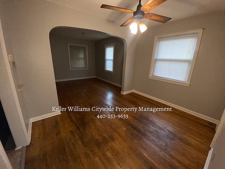 Second floor 2 bedroom 1 bath West Cleveland — Photo 11
