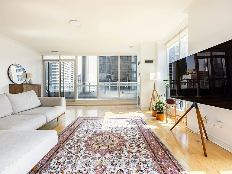 250 Wellington St W #Penthouse 40 — Photo 6