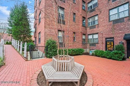 3rd image of 25 W Elm St APT 40