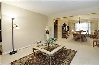 4th image of 955 Woodland Dr