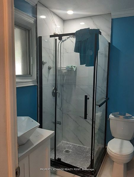 Toronto House for rent - 3 Bedrooms — photo 2
