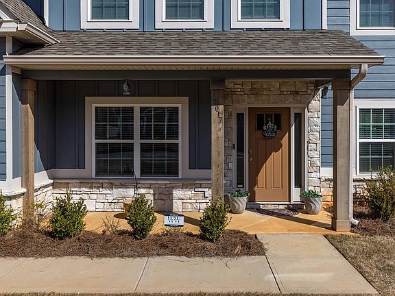 3rd image of 2017 Hereford Ln
