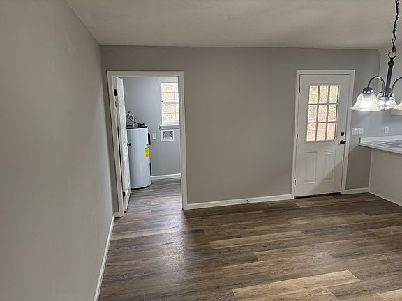 4th image of 285 English St