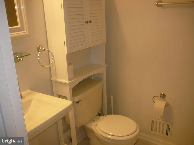 231 Vine Pl — Photo 18