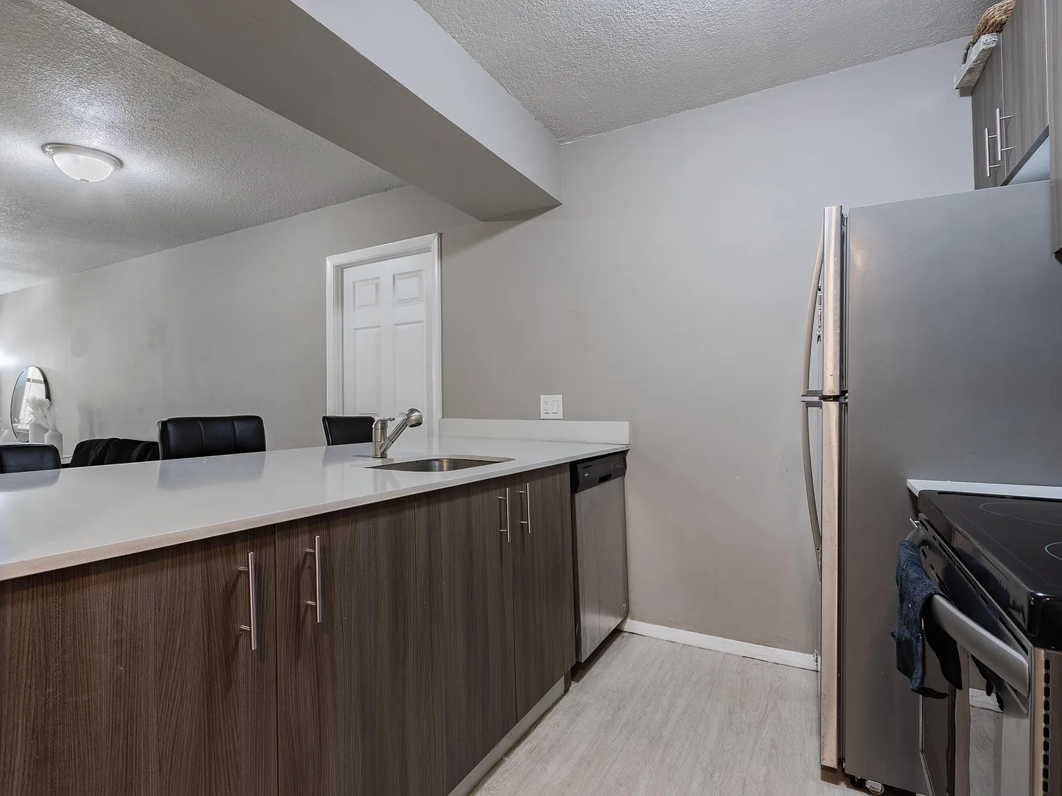 2 bed, 2.0 bath, 992 sqft, $2,450 — Photo 2