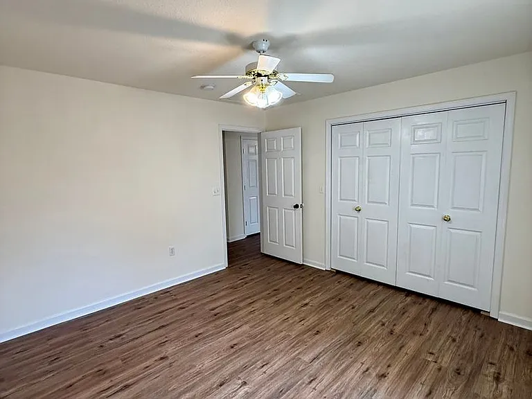 608-610 Curtis Dr — Photo 9