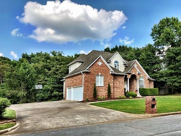 3rd image of 304 Laurinda Dr