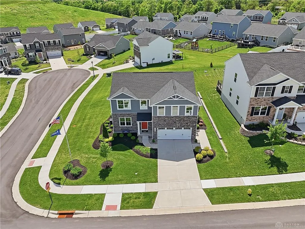 4 bed, 2.5 bath, 2200 sqft, $3,000 — Photo 3