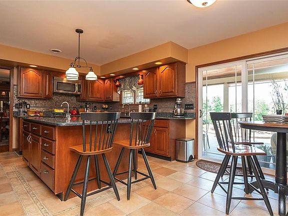 5th image of 927 River Point Dr