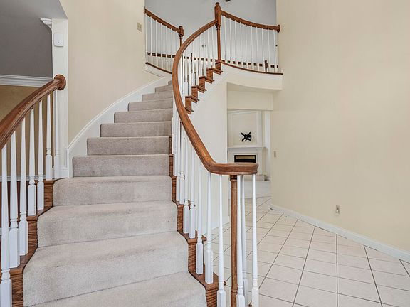 4th image of 110 Stoneybrook Dr