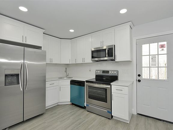 2nd image of 40 Stuyvesant Ave