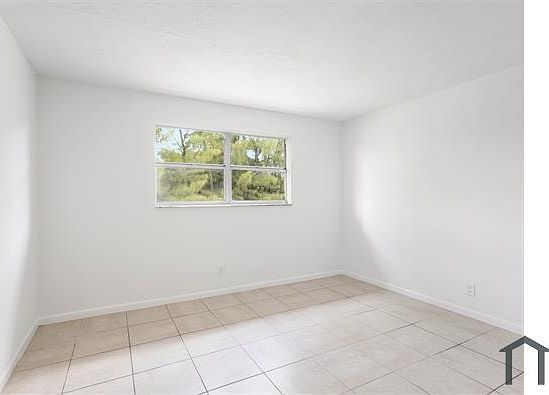 4th image of 450 SW 2nd Ave APT 205