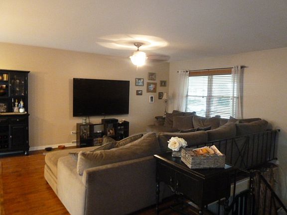 3rd image of 453 E Lincoln Ave