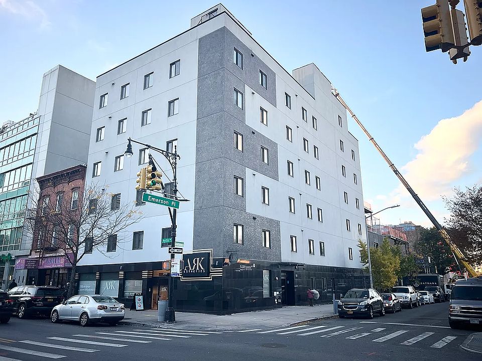 1st image of 112 Emerson Pl #2AA