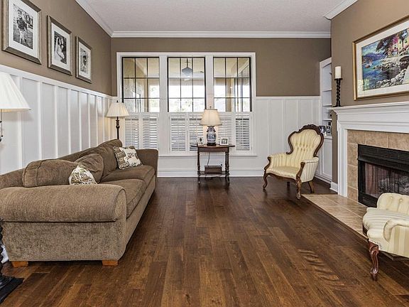 3rd image of 922 Eagle Point Dr