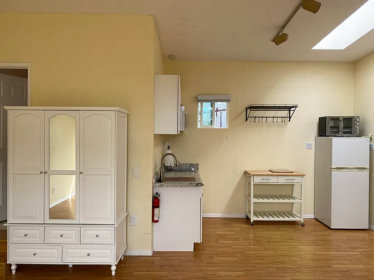 325 Magnolia St — Photo 3