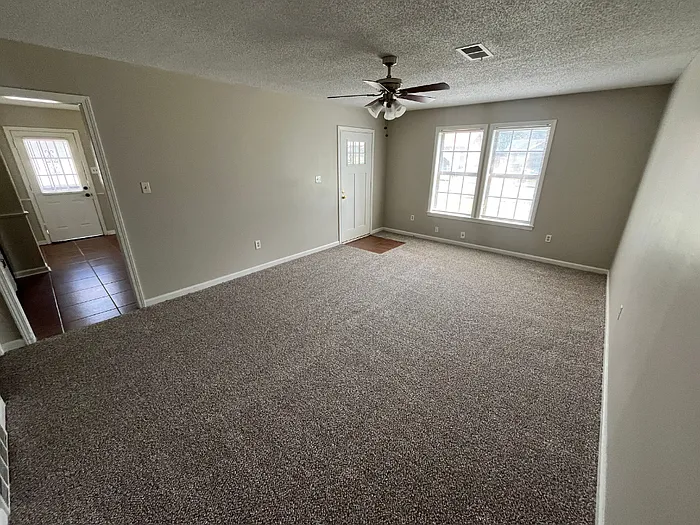3 bed, 2.0 bath, 1304 sqft, $1,350 — Photo 4