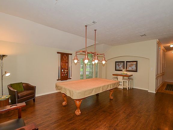 5th image of 903 Rock Springs Dr