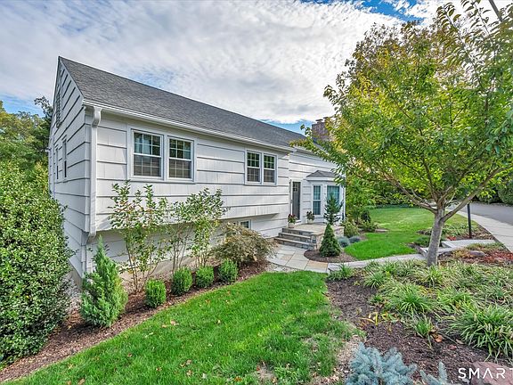 2nd image of 195 Hepburn Road