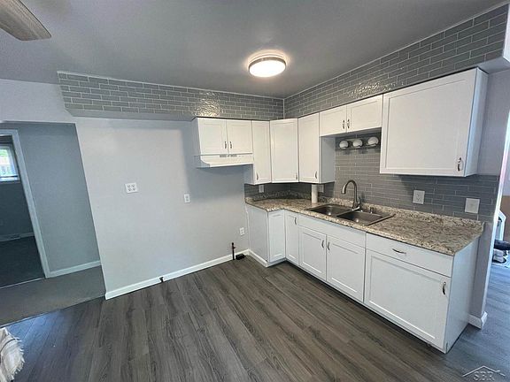 3rd image of 1871 Caldwell St