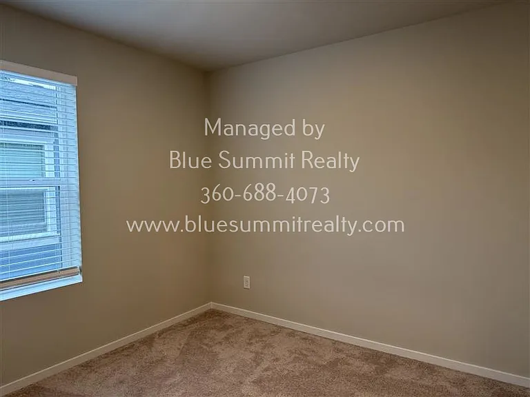820 Bradley St NE — Photo 15