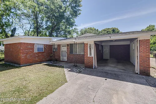 1102 Tucker Ave Photo 1