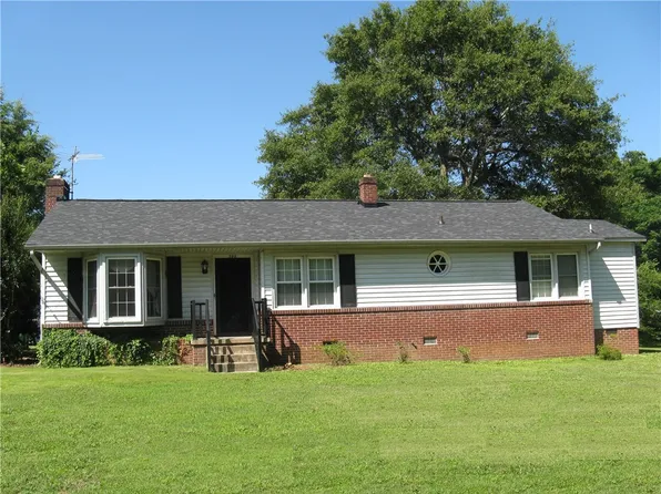 209 Park Dr, Iva, SC 29655