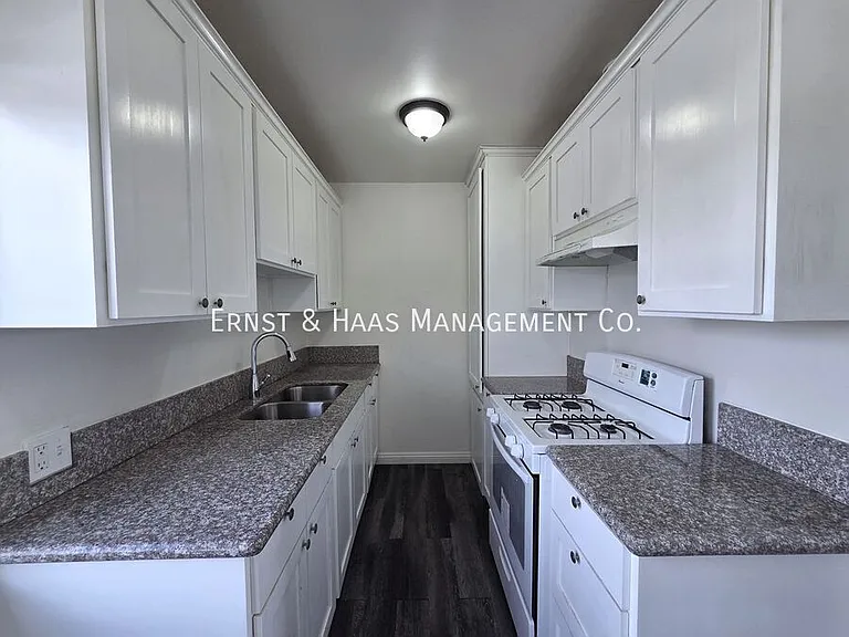 1527 Junipero Ave #20 — Photo 7