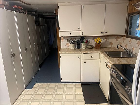 4th image of 247 Huson Rd