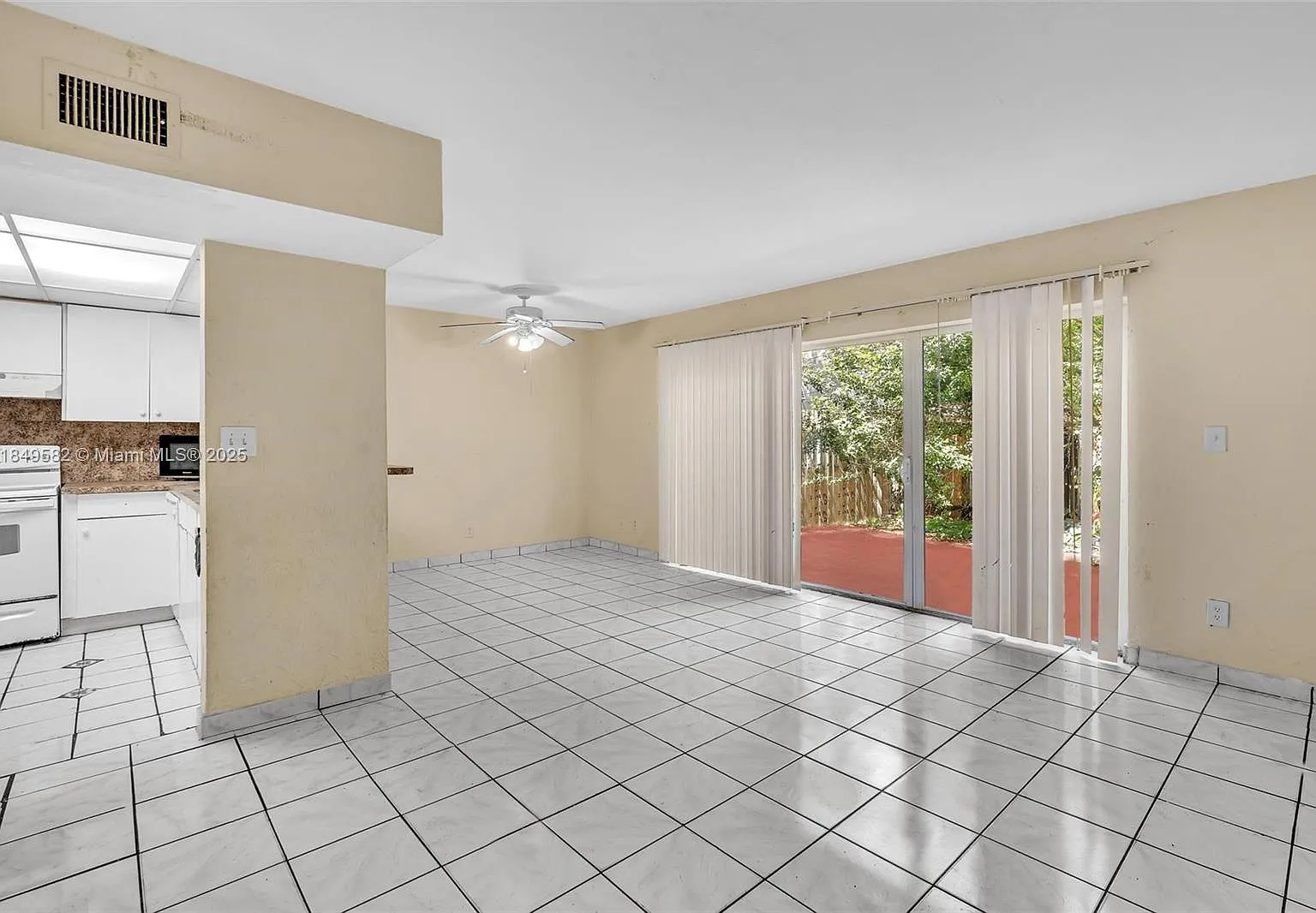 3 bed, 1365 sqft, $2,500 — Photo 3