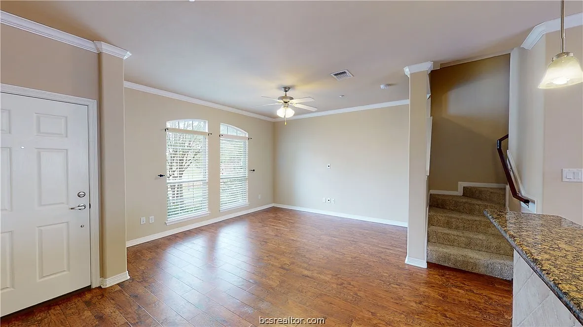 4 bed, 4.5 bath, 1856 sqft, $2,600 — Photo 3
