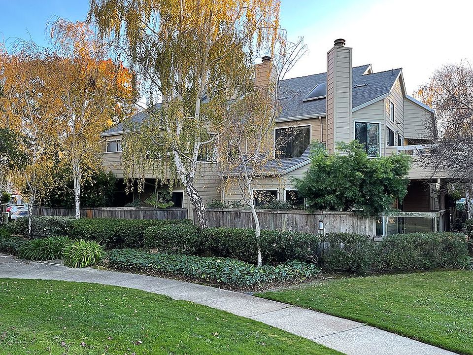 1st image of 914 Shoreline Dr
