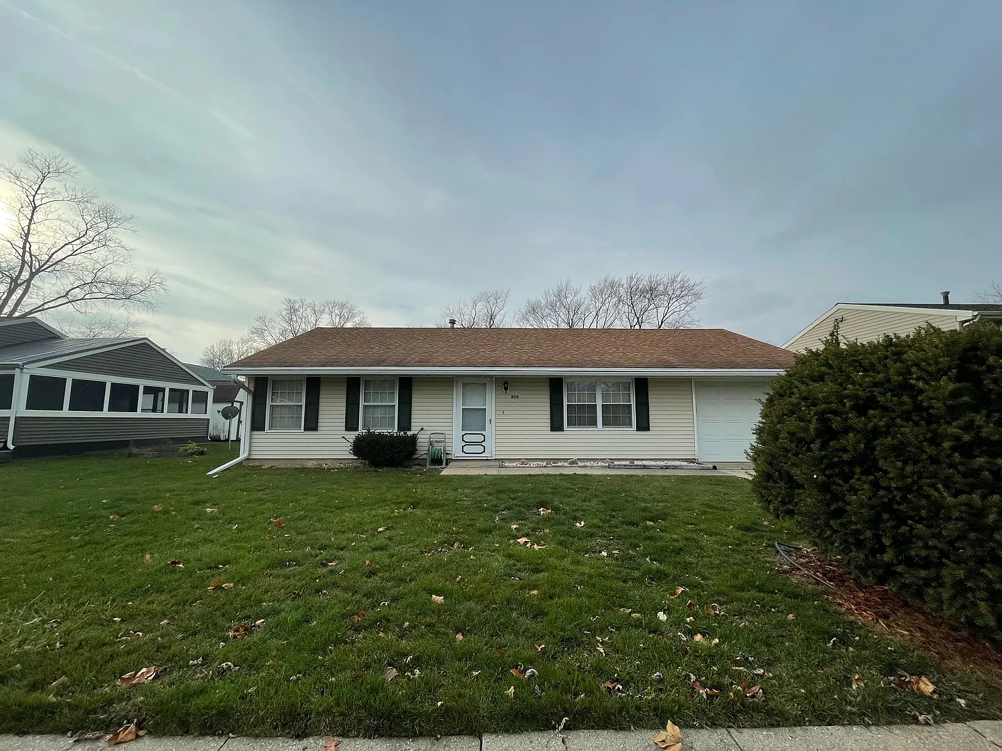 909 Dogwood Dr photo 1
