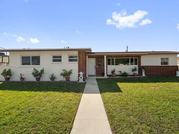 5770 NW 111th St, Hialeah, FL 33012