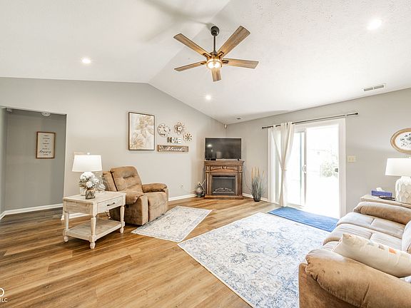 3rd image of 6279 Briargate Dr