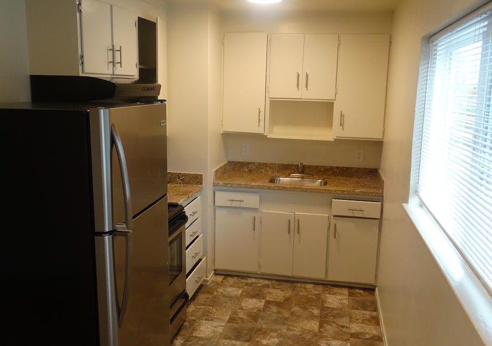 2nd image of 16 N Claremont St APT 14