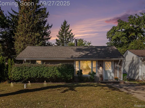 2440 Rolandale, West Bloomfield, MI 48324