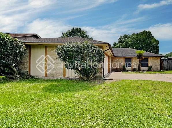 2818 Mayflower Landing Ct, Webster, TX 77598
