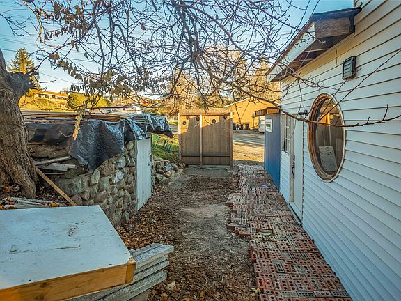 4th image of 3422 Broadview Rd