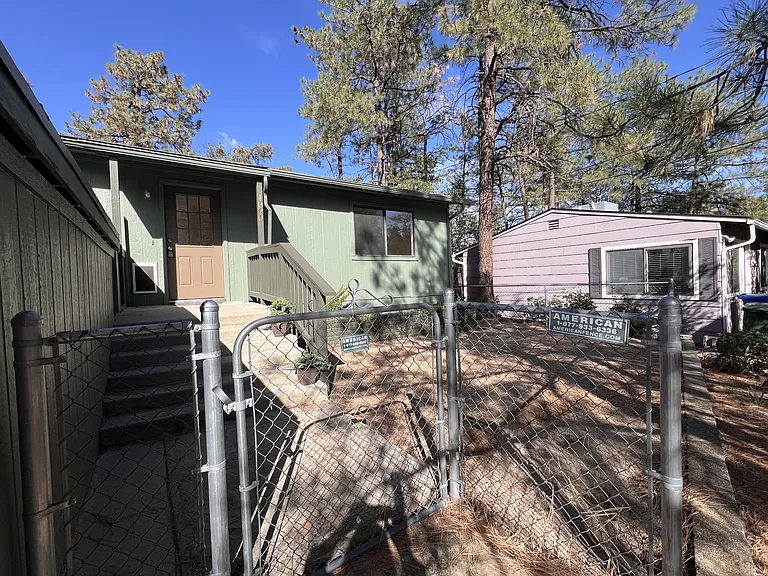 1020 Heap Ave — Photo 2