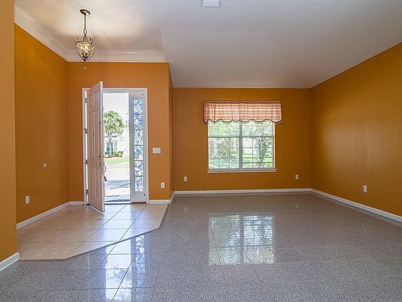 3rd image of 3826 Hartwood Ln