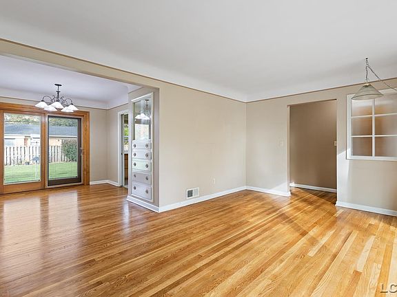 3rd image of 113 Maple St