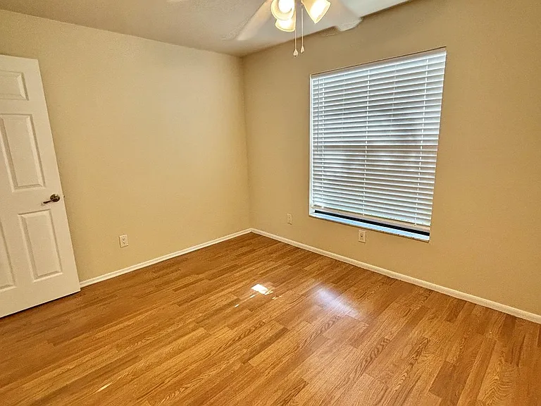 1715 SE 6th Ln — Photo 57