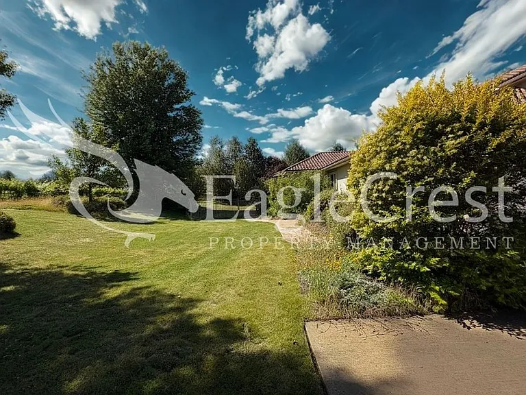 44 Vinehill Dr — Photo 66