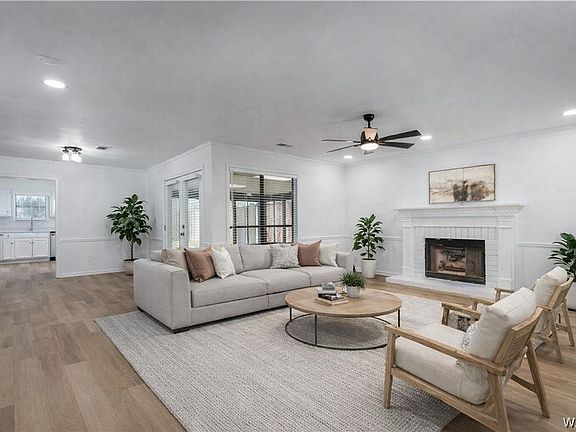 2nd image of 1738 Hollow Ln